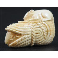 Mice playing between ropes, old ivory netsuke