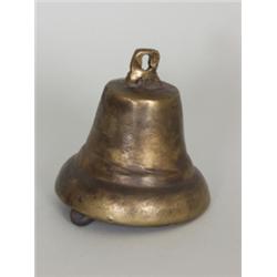 Glocke. Bronzeguss, schmiedeeiserner Klöppel. Nürnberg, 18.Jh. H: 12,5 cm. 50,00 €...