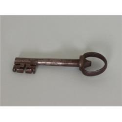 Schlüssel. Eisen geschmiedet. gesägter Bart, reifartiger Griff. Um 1800. L: 12,5 cm. 50,00 €...