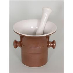 Mörser. Porzellan, braun glasiert. Stössel. Bez. H W. Um 1900. H: 15 cm. 120,00 €...