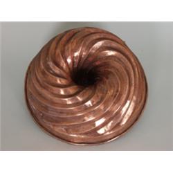 Backform. Guglhupf. Kupfer getrieben, im Inneren verzinnt. Süddeutsch, 19. Jh. D: 26 cm. 120,00 €...