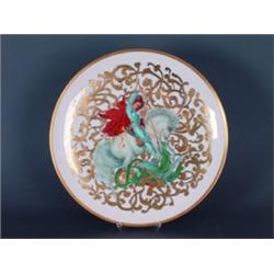 Wandteller. Im Spiegel arabesker Golddekor und polychrom gemalter St. Georg mit dem Drachen. Gold...