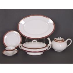 Teilservice. Bestehend aus 2 Terrinen, Schüssel, Platte, Sauciere, 8 Suppenteller (1 best.) 6 Spe...