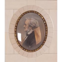 Miniatur. Richard Wagner. Ovales, farbiges Halbportrait auf Elfenbein. Elfenbeinrahmen. Nach 1900...