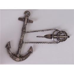 Nadelbehälter. Chatelaine. Silber. Ankerform. Deutsch, um 1850. L: 16 cm. 160,00 €...