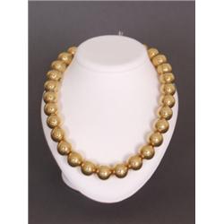Goldperlenkette. 18 Karat. GG. Gleichlaufende, polierte Kugeln, auf fein gedrehter Goldkette. D:1...
