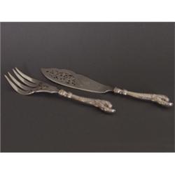 Fischbesteck. Reicher Dekor, Griffe in Form von plastischen Fischköpfen. Stempel 800. ED. Wollenw...