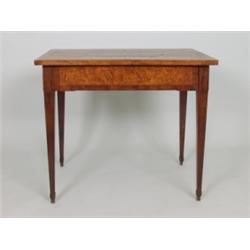Louis- XVI-Tisch. Nadelholz, Nussbaum, Kirsche, Eibe und Thuya furniert. Rechteckiger, einschubig...