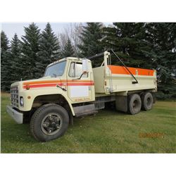 1980 INTERNATIONAL S1900 GRAVEL TRUCK