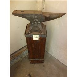 PETER WRIGHT 112 LB ANVIL ON WOODEN BLOCK