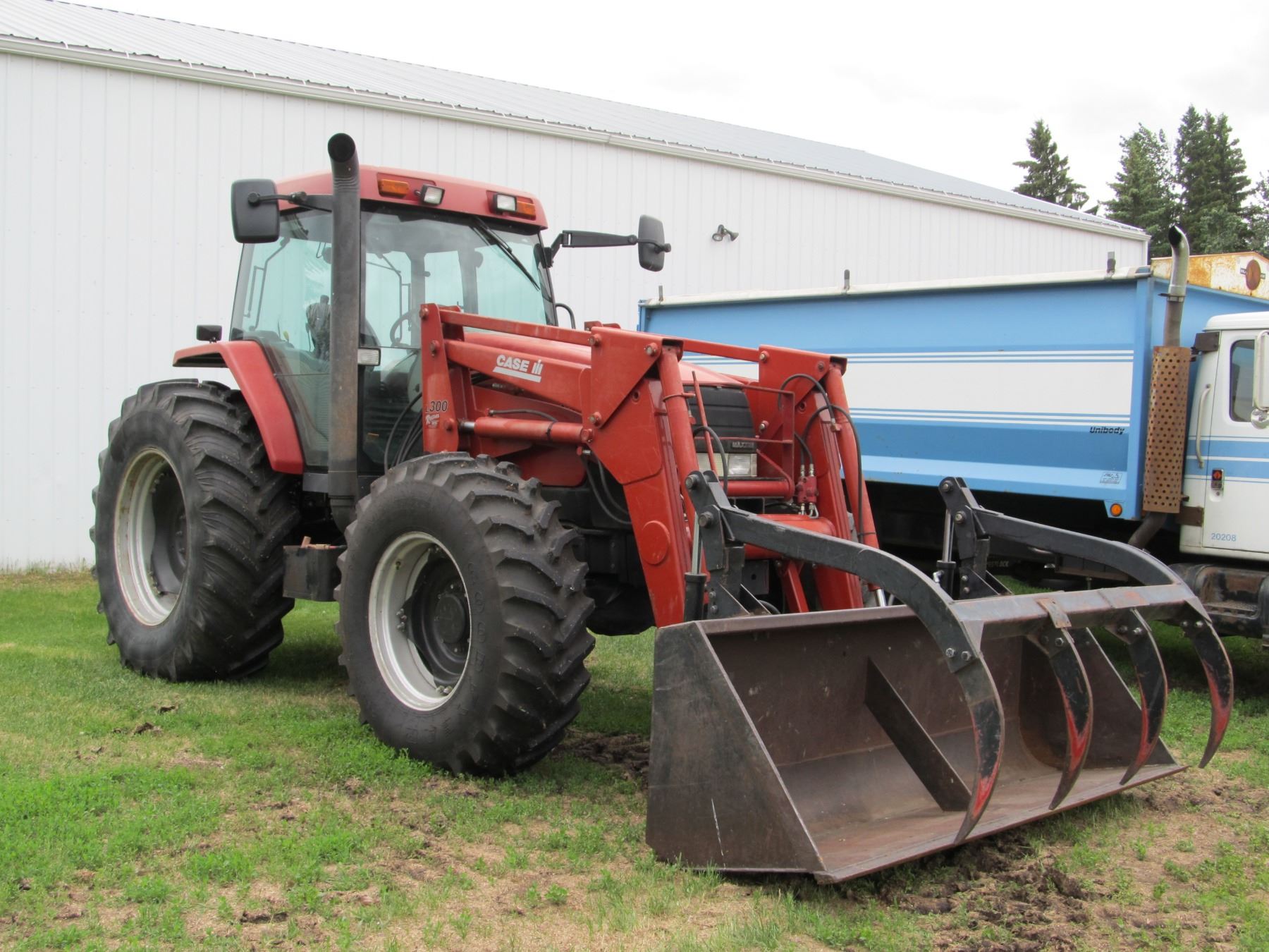 1998 CASE IH MX135 MFWD TRACTOR