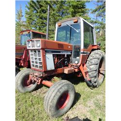 CASE IH 1086 TRACTOR