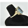 Image 3 : 18PRS-8 TOPAZ & DIAMOND RINGOne laser cut blue topaz set in a classic  design yellow gold ring with 