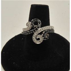 18AO-4 DIAMOND & SAPPHIRE RINGDazzling ladies ring set with 52 round  diamonds and blue sapphires we