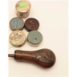 18AL-76 EAGLE FLASK & CAP TINPercussion accessories lot including a brass  eagle powder flask and 5 
