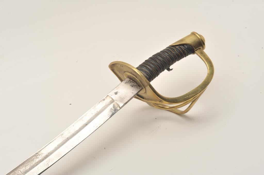 18AR6 D GUARD SWORDEtched blade brass “D” guard sword (no scabbard