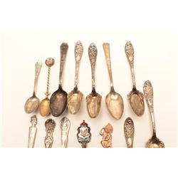 17FF-5 GOOD LOT OF SOUVENIERLot of vintage spoons, including many old  commemoratives, etc.       Es