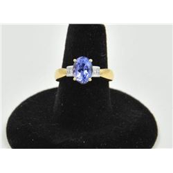 18PRS-14 TANZANITE & DIAMOND RINGOne ladies ring in 18k yellow gold set with a  oval tanzanite wt ap