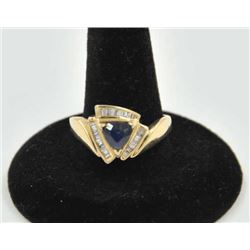 18PRS-15 SAPPHIRE & DIAMOND RINGOne ladies ring in 14k yellow gold set with a  trilliant cut sapphir
