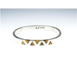 18CAI-72 TIGERS EYE BANGLENice bangle featuring Tigers Eye inlay stones  set in Sterling silver. Est