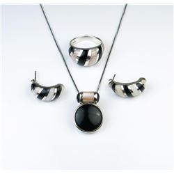 18CAI-34 MOTHER OF PEARL PENDANTGorgeous ring pendant and earrings ensemble  of Mother of Pearl and 