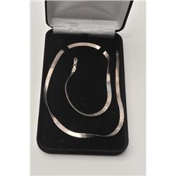 17LP-17 SILVER NECKLACE23 ½” silver herringbone pattern necklace.   The necklace is in good overall 