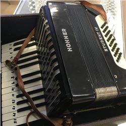 LOT213: Accordion