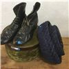 Image 1 : LOT423: Vintage Ladies Trio: Hat Box, Boots & Hat