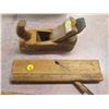 Image 2 : 1 Small Wood Plane + 1 Wood Moulding Plane/Edger