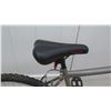 Image 8 : Roadmaster Granite Peak 18 Speed Men's Gray Road Racing Bike