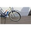 Image 8 : Schwinn Point Beach Women's Blue White Cruiser Bike w/ Carrier
