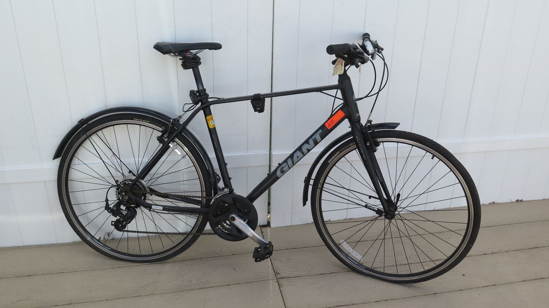 giant city trekking bicycles Cross 2 Disc ride to class Used Giant City Bikes for