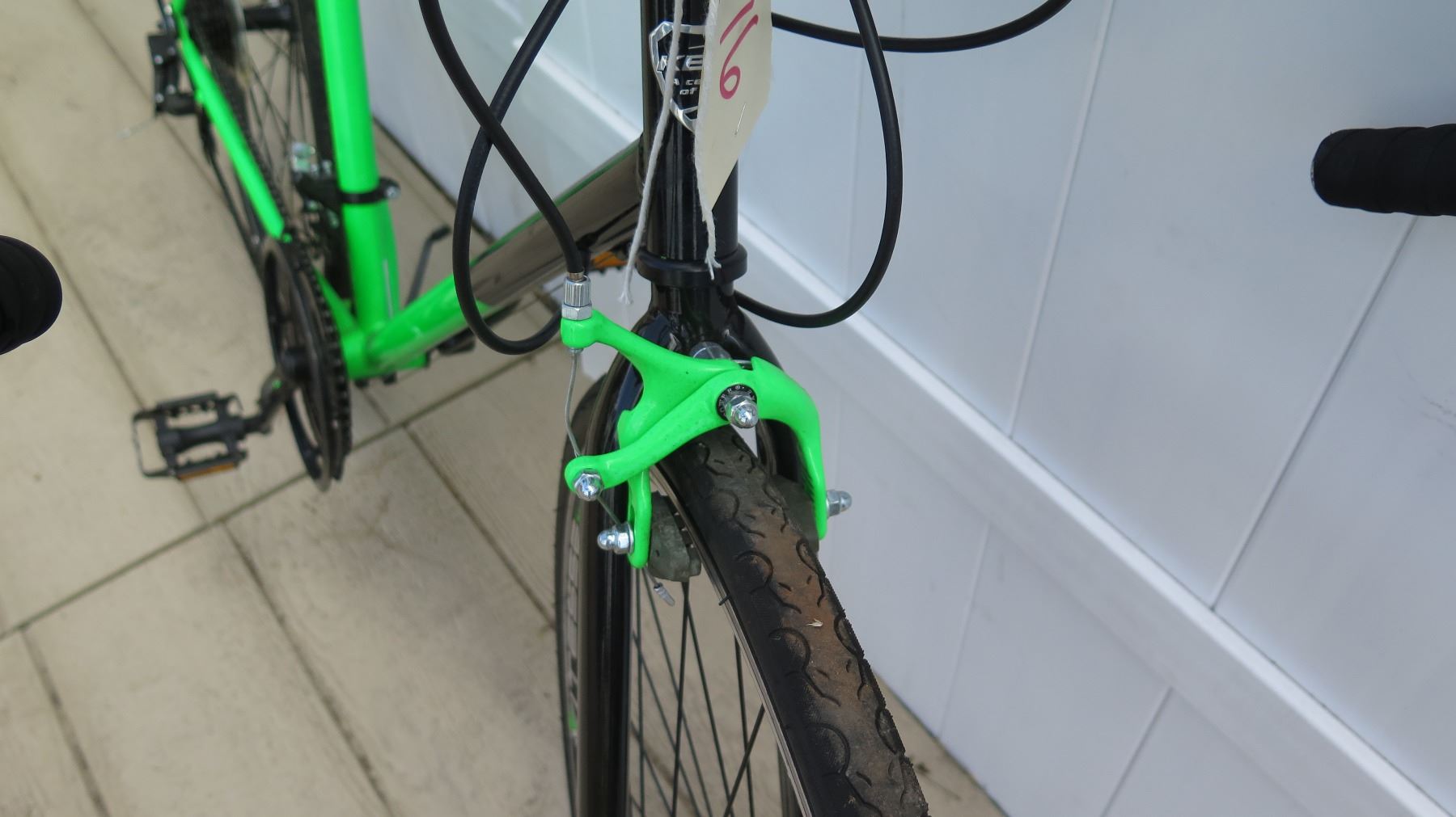 Kent 700c Series Radius Men S Neon Green Black Roadtech Road Bike Oahu Auctions Kent 700c Series Radius Men S Neon Green Black Roadtech Road Bike Oahu Auctions