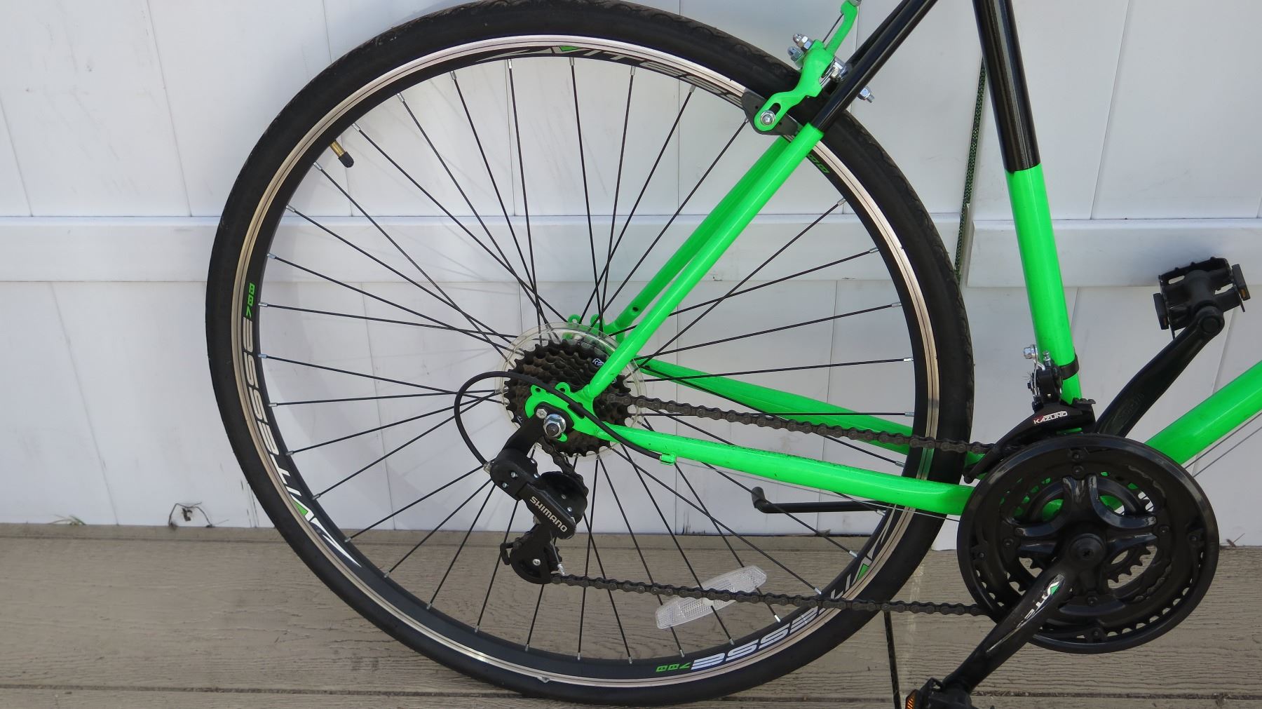 Kent 700c Series Radius Men S Neon Green Black Roadtech Road Bike Oahu Auctions Kent 700c Series Radius Men S Neon Green Black Roadtech Road Bike Oahu Auctions