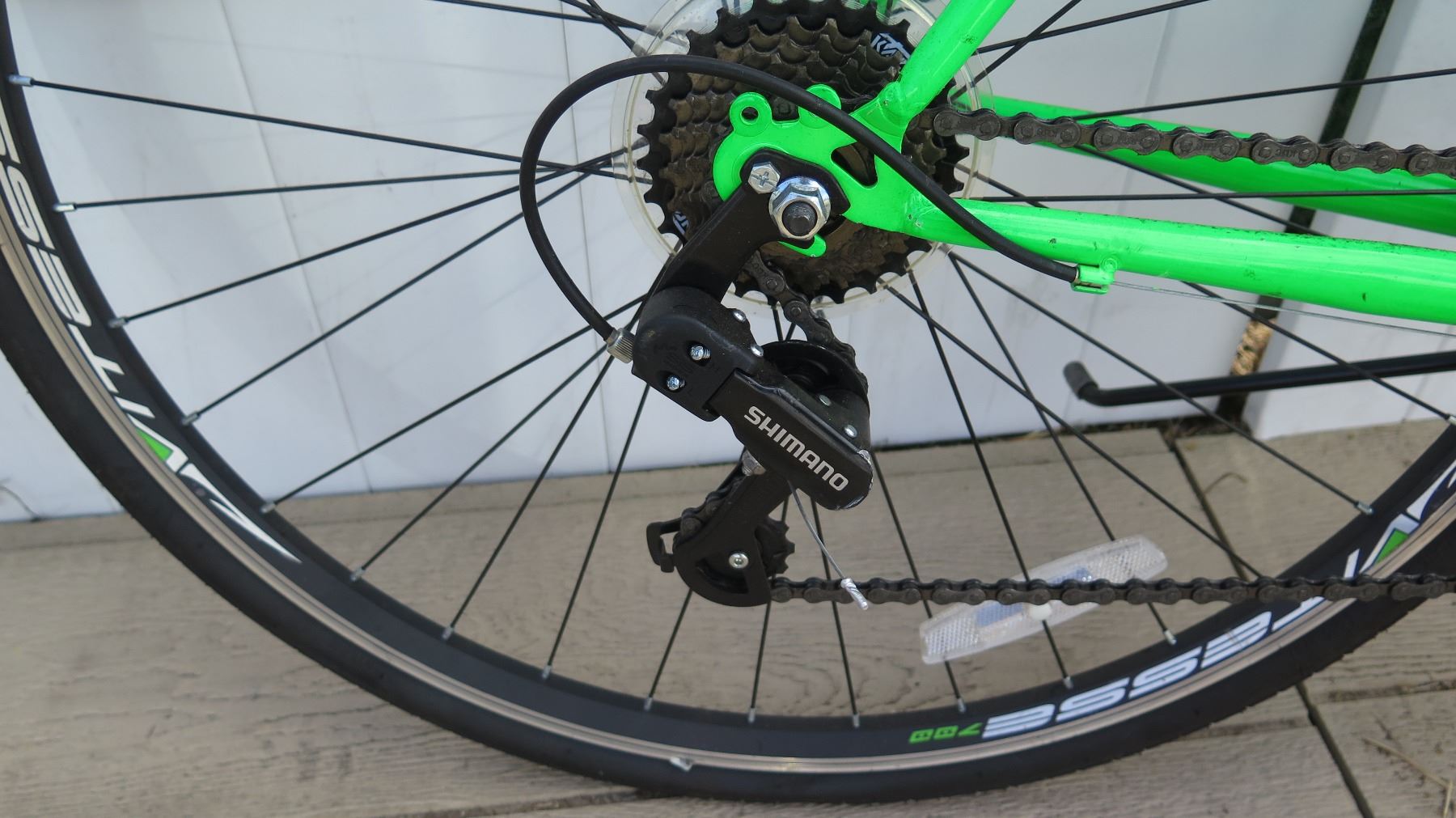 Kent 700c Series Radius Men S Neon Green Black Roadtech Road Bike Oahu Auctions Kent 700c Series Radius Men S Neon Green Black Roadtech Road Bike Oahu Auctions