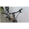 Image 8 : Schwinn Network 1 Men's Gray Hybrid Road Bike w/ Carrier