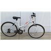 Image 1 : Roadmaster Granite Peak Women's White 18 Speed Ground Assault Mountain Bike