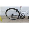 Image 2 : Roadmaster Granite Peak Women's White 18 Speed Ground Assault Mountain Bike