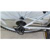 Image 8 : Roadmaster Granite Peak Women's White 18 Speed Ground Assault Mountain Bike