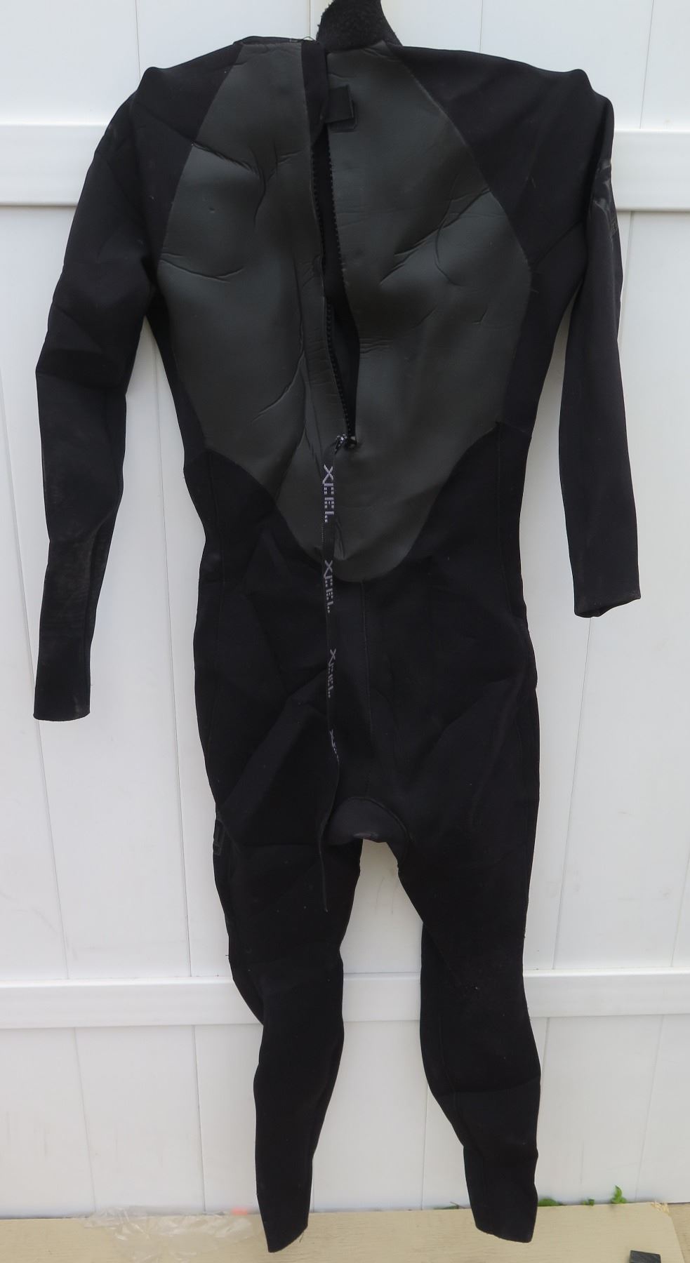 Wetsuit - Mens Xcel Wet Suit size M - Oahu Auctions