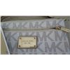 Image 2 : Michael Kors Monogram Handbag