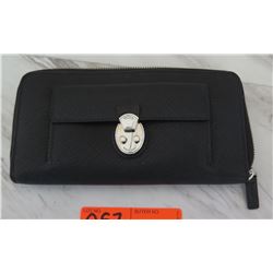 Tumi Zippered Wallet / Purse, Black