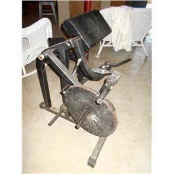 Pyramid Bicep Machine