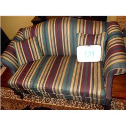58 Inch Love Seat