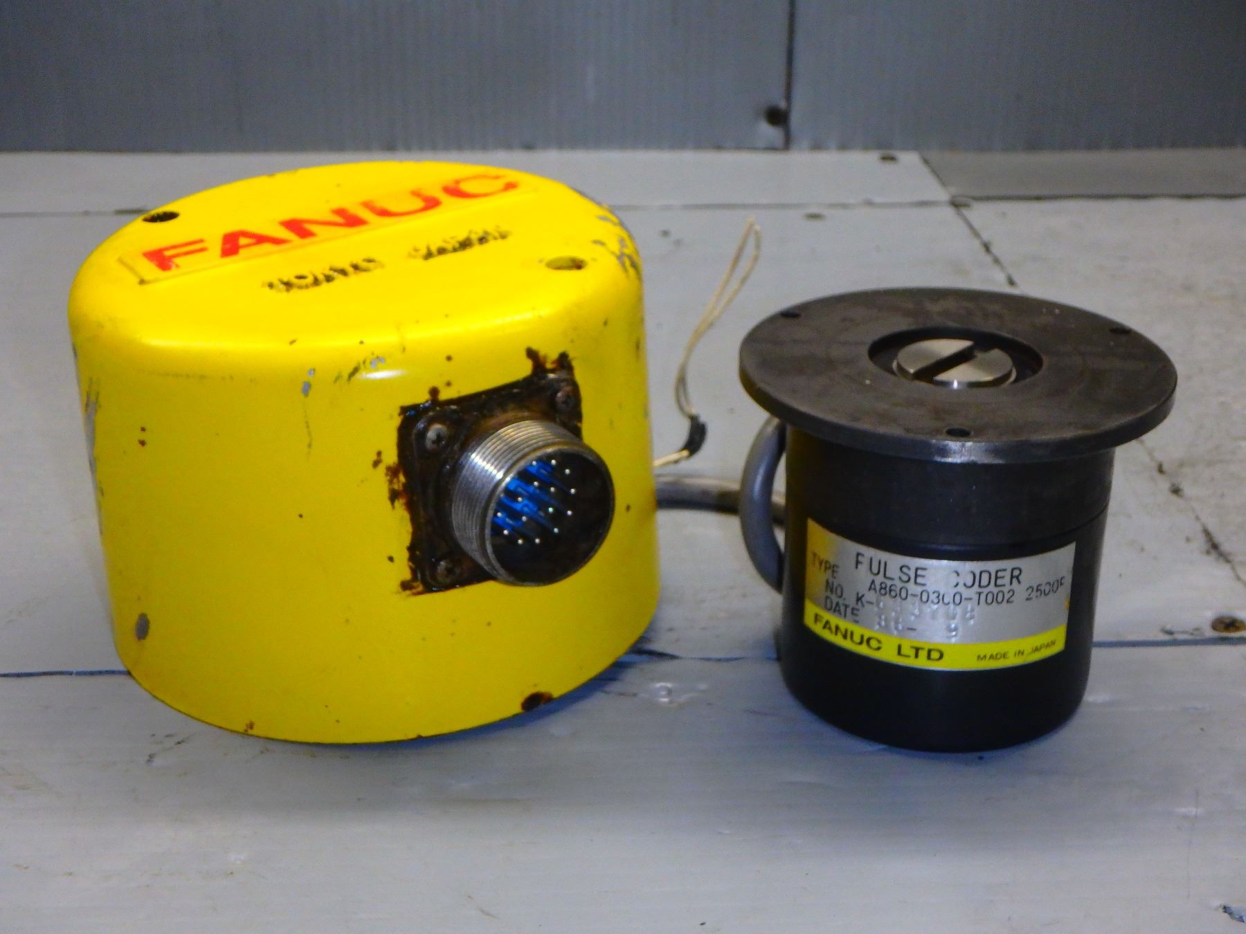 FANUC A860-0300-T002 PULSE CODER 2500 WITH DC MOTOR CAP