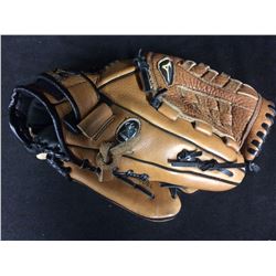 VINTAGE BASEBALL GLOVE