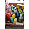 Image 1 : TOTE OF CLEANING SUPPLIES