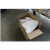 Image 1 : BOX OF TOWELS