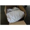 Image 2 : BOX OF TOWELS