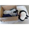 Image 2 : BOX OF SUPPORT BELTS KNEEPADS AND WORK GLOVES